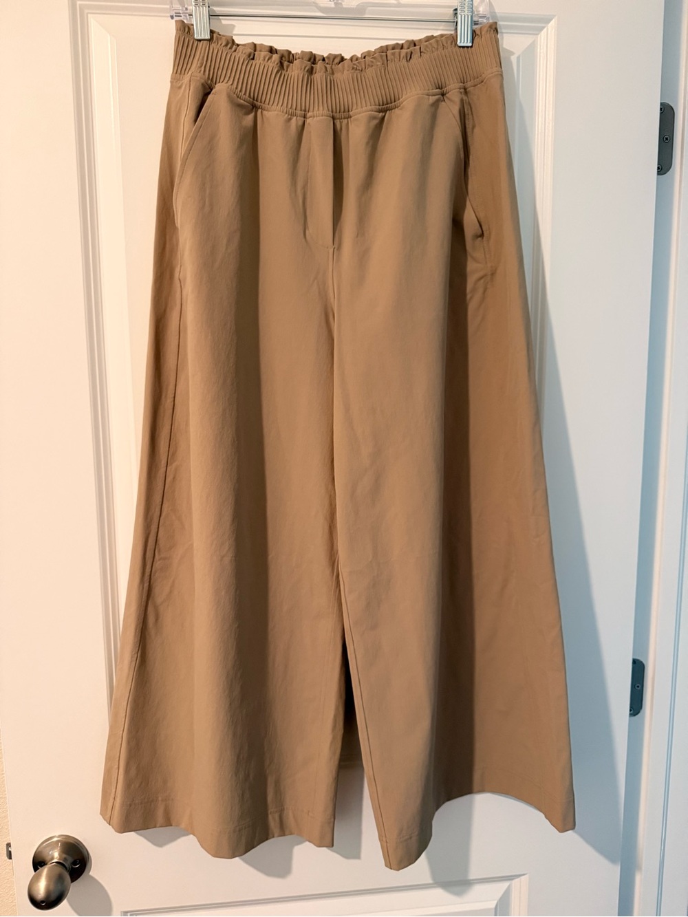Lululemon Woven Mid-Rise Barrel Leg Pant